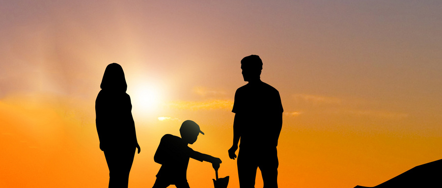 年收入10万-30万的三口之家，可以这样买保险！