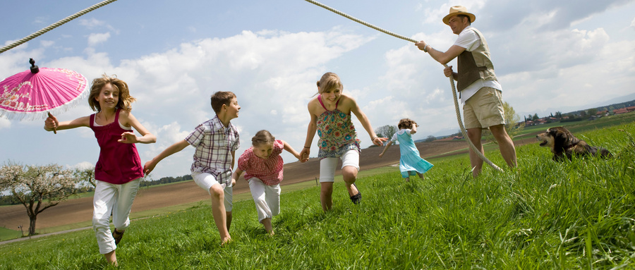 10万年收入家庭的靠谱保障方案，没你想的贵！