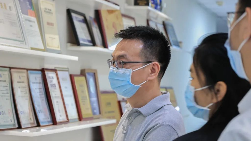 海珠区委常委、常务副区长傅晓初同志莅临谱蓝参观交流插图