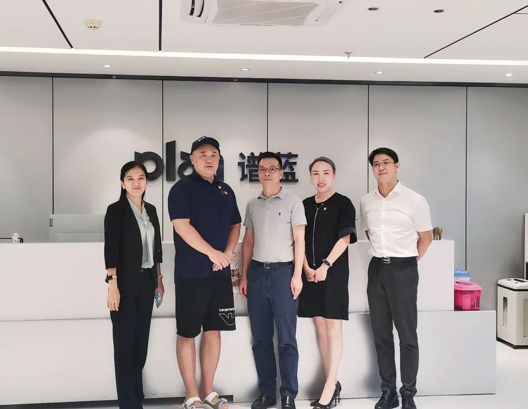 海珠区委常委、常务副区长傅晓初同志莅临谱蓝参观交流